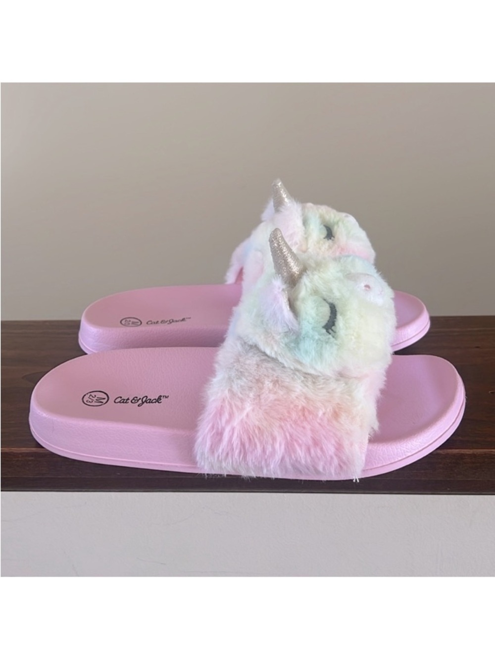 Cat & Jack Kids' Lea Unicorn Footbed Slide Slippers .